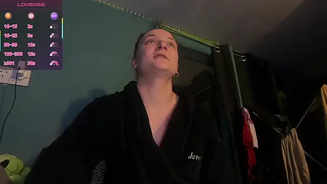 Snapshot of JadeAlexis403 chatting on February 8, 9:29 pm JadeAlexis403 online show from February 8, 9:29 pm