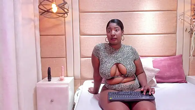 Snapshot of AprilMonroe chatting on February 27, 4:12 am AprilMonroe online show from February 27, 4:12 am