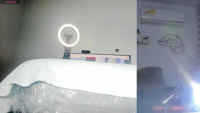 lana  kane   online show from April 4, 9:07 am