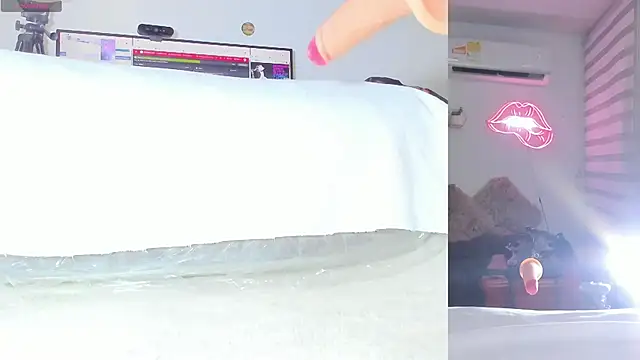 lana  kane   online show from April 18, 9:24 am