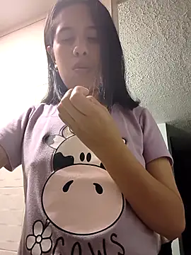 kittyluna  online show from April 29, 12:59 am