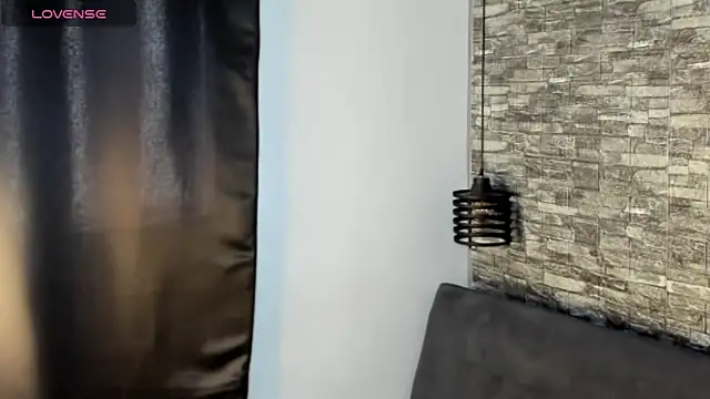 ASHLEY COLLINS1 online show from March 4, 1:06 pm