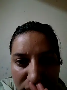 Snapshot of MajoArias chatting on March 1, 8:05 am MajoArias online show from March 1, 8:05 am