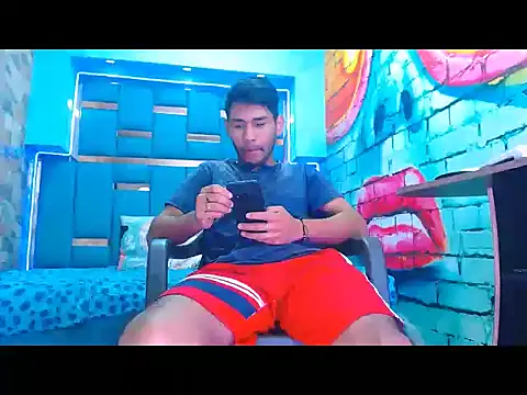 Snapshot of warmNoah chatting on February 23, 7:55 pm warmNoah online show from February 23, 7:55 pm