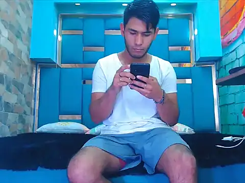 Snapshot of warmNoah chatting on February 26, 7:35 pm warmNoah online show from February 26, 7:35 pm