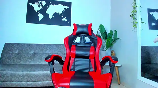 Snapshot of Alessrose chatting on February 14, 8:16 pm Alessrose online show from February 14, 8:16 pm