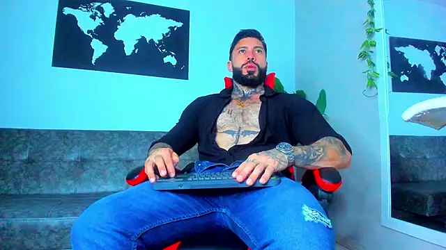 Snapshot of Alessrose chatting on February 26, 7:35 pm Alessrose online show from February 26, 7:35 pm