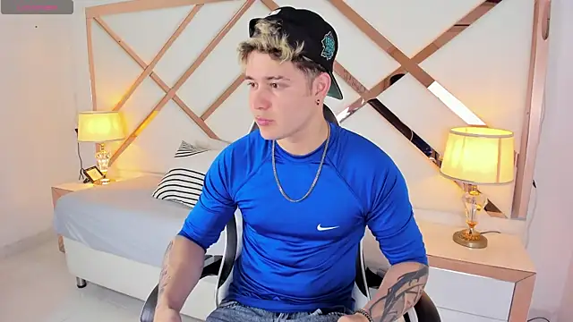 Snapshot of rayan_linxx chatting on February 17, 7:20 pm rayan linxx online show from February 17, 7:20 pm