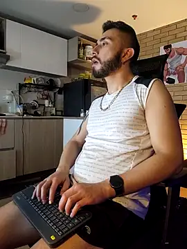 Snapshot of dave_wolf7 chatting on February 12, 12:16 am dave wolf7 online show from February 12, 12:16 am