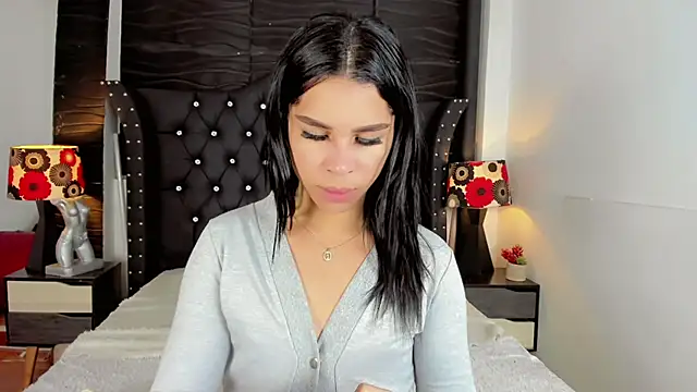 Makeyla Fox  online show from February 18, 1:29 pm