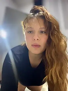 Snapshot of CharlotteUwU_ chatting on February 11, 2:49 am CharlotteUwU online show from February 11, 2:49 am