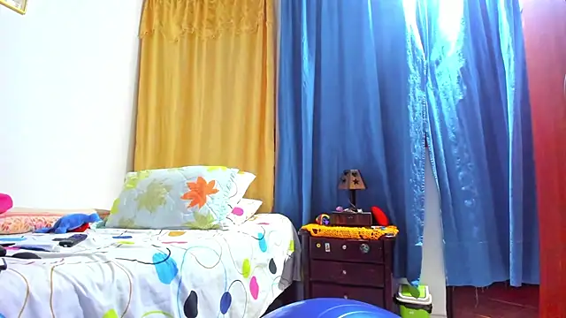 Snapshot of Dulce_Athenea chatting on March 2, 6:15 pm Dulce Athenea online show from March 2, 6:15 pm