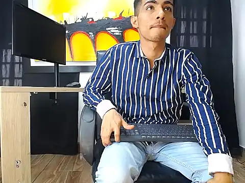 Snapshot of Apolo_Richards chatting on February 6, 8:34 pm Apolo Richards online show from February 6, 8:34 pm