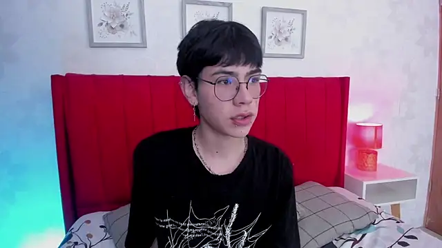 Demian Hush online show from February 17, 7:20 pm