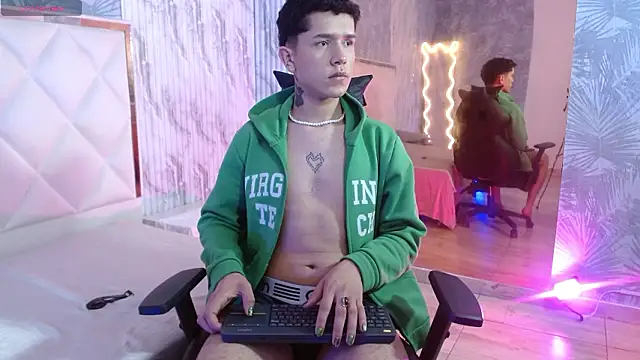 Snapshot of estefan_tay chatting on February 9, 7:18 pm estefan tay online show from February 9, 7:18 pm