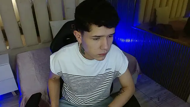 Snapshot of estefan_tay chatting on February 28, 2:34 am estefan tay online show from February 28, 2:34 am