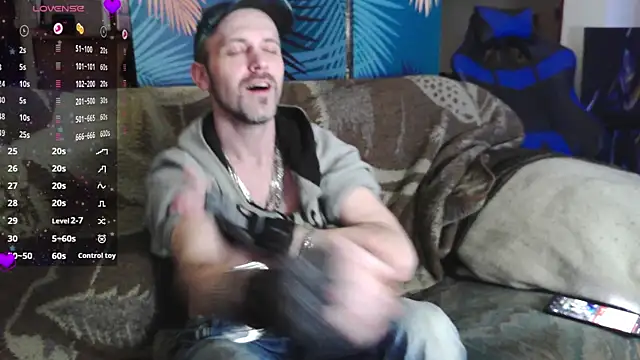 Snapshot of SwatRocShy chatting on February 11, 12:32 pm SwatRocShy online show from February 11, 12:32 pm