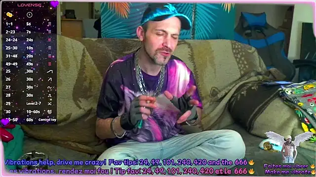 Snapshot of SwatRocShy chatting on February 27, 8:31 pm SwatRocShy online show from February 27, 8:31 pm