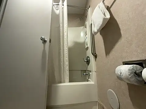 Goldie Glows63 online show from April 1, 5:08 am