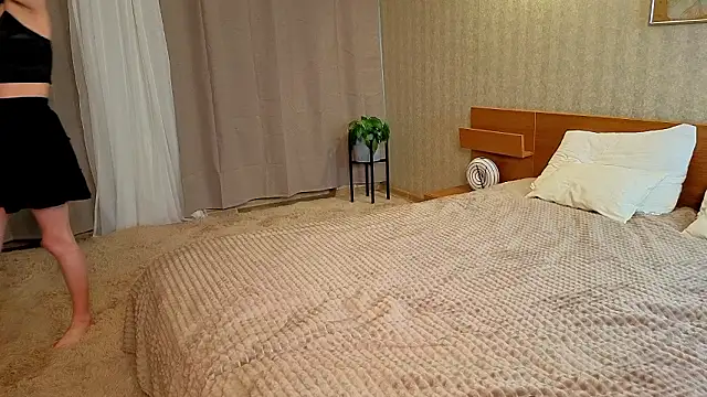 NikkyBee  online show from February 10, 8:07 am