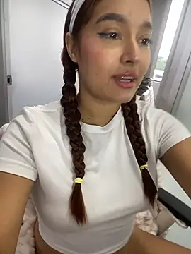 Snapshot of Emily_Harpeer chatting on February 12, 11:38 am Emily Harpeer online show from February 12, 11:38 am