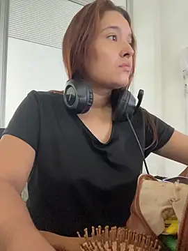 Emily Harpeer online show from April 8, 11:32 am