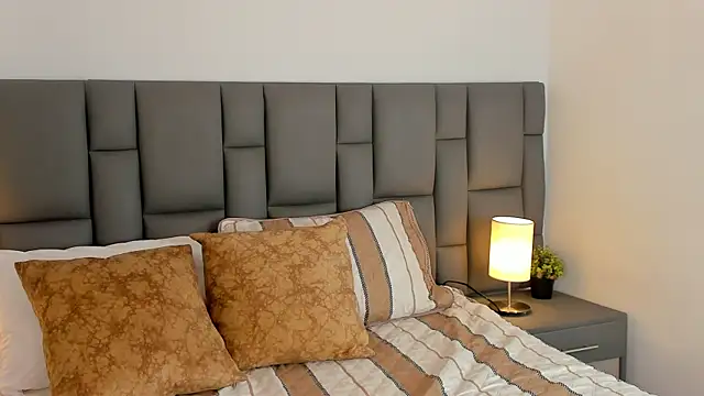 Amelie Belle  online show from April 16, 11:55 am