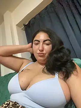 Snapshot of Amber_Sinn chatting on August 6, 8:44 pm Amber Sinn online show from August 6, 8:44 pm