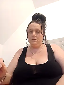 Snapshot of louisa36 chatting on February 20, 10:43 pm louisa36 online show from February 20, 10:43 pm