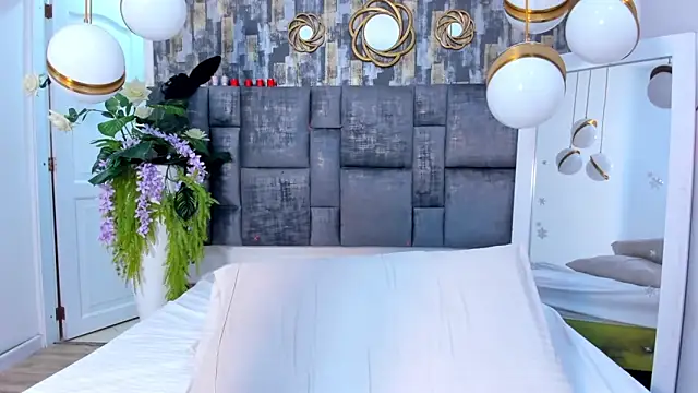 Snapshot of MiiaTauro chatting on February 27, 8:31 pm MiiaTauro online show from February 27, 8:31 pm