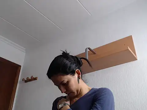 Snapshot of ZeforAitanna chatting on February 11, 10:20 am ZeforAitanna online show from February 11, 10:20 am