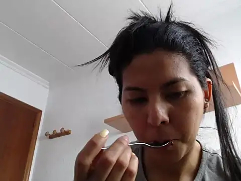 Snapshot of ZeforAitanna chatting on February 17, 2:24 pm ZeforAitanna online show from February 17, 2:24 pm