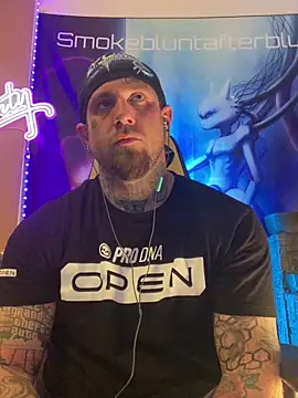 Snapshot of Smokebluntafterblunt chatting on February 13, 11:56 pm Smokebluntafterblunt online show from February 13, 11:56 pm