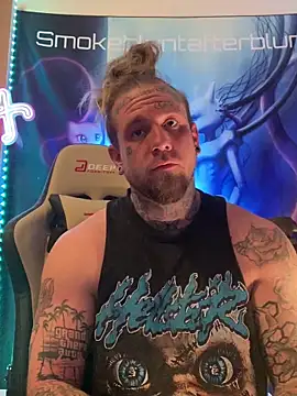 Snapshot of Smokebluntafterblunt chatting on February 16, 2:18 am Smokebluntafterblunt online show from February 16, 2:18 am