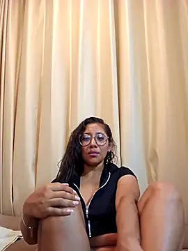 Snapshot of Camila_Lopez1 chatting on February 11, 3:00 am Camila Lopez1 online show from February 11, 3:00 am