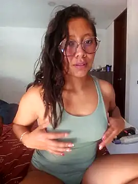 Snapshot of Camila_Lopez1 chatting on February 17, 3:19 pm Camila Lopez1 online show from February 17, 3:19 pm