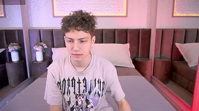 Snapshot of StefanBev chatting on February 8, 7:50 pm StefanBev online show from February 8, 7:50 pm