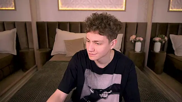 Snapshot of StefanBev chatting on February 12, 7:53 pm StefanBev online show from February 12, 7:53 pm