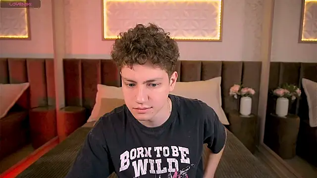 Snapshot of StefanBev chatting on February 18, 7:32 pm StefanBev online show from February 18, 7:32 pm