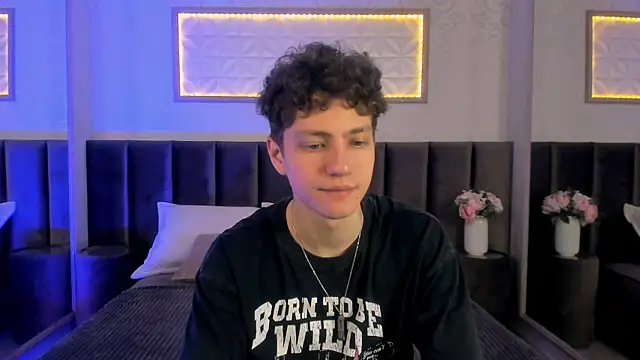 Snapshot of StefanBev chatting on February 25, 7:45 pm StefanBev online show from February 25, 7:45 pm