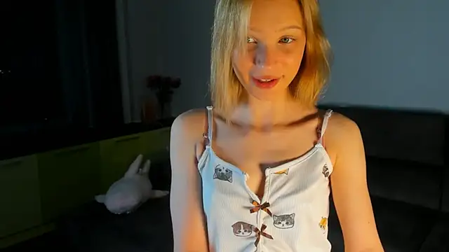Snapshot of Kiracute18 chatting on May 31, 6:53 pm Kiracute18 online show from May 31, 6:53 pm