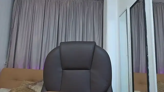 Mia Naive online show from March 27, 12:27 pm