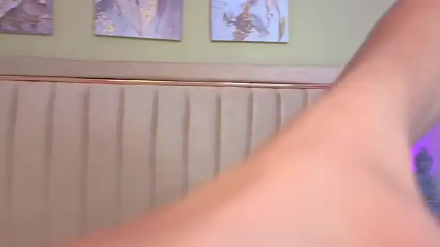 Mia Naive online show from April 17, 11:57 am