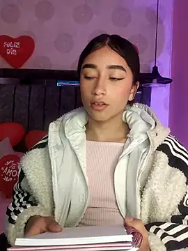 Snapshot of alahia_pink chatting on February 21, 4:13 am alahia pink online show from February 21, 4:13 am