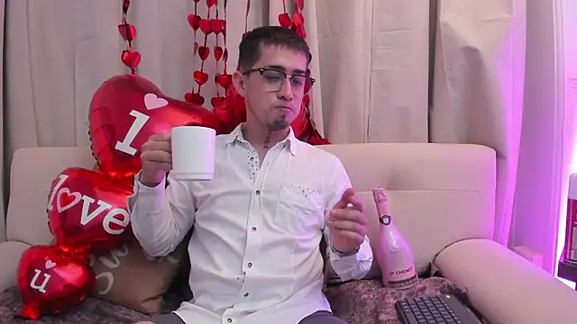 Snapshot of Tommas_Jhonson chatting on February 15, 3:47 am Tommas Jhonson online show from February 15, 3:47 am