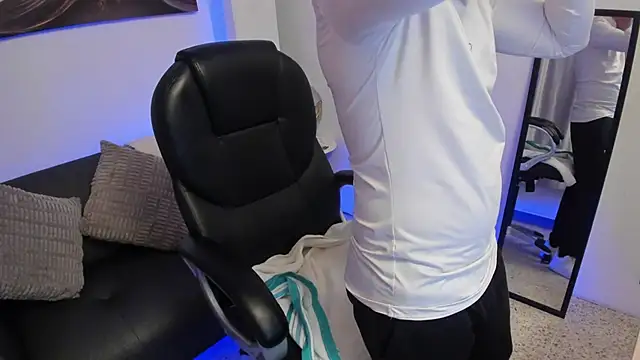 Snapshot of Tommas_Jhonson chatting on February 27, 3:50 am Tommas Jhonson online show from February 27, 3:50 am