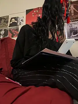 Snapshot of LadyKitsune chatting on March 4, 4:07 am LadyKitsune online show from March 4, 4:07 am