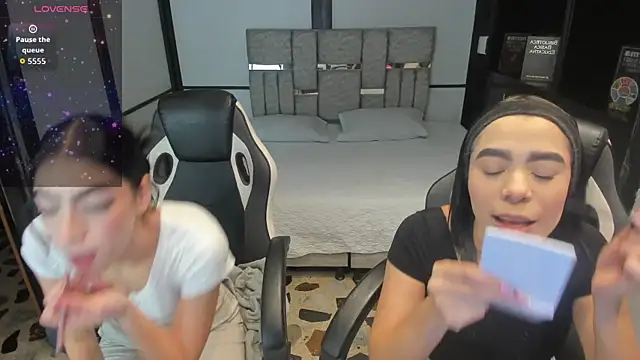 Snapshot of lorraineHunter chatting on February 16, 1:29 pm lorraineHunter online show from February 16, 1:29 pm