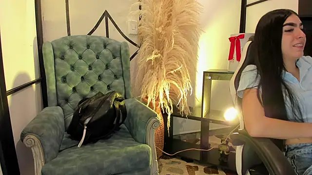 Snapshot of lorraineHunter chatting on February 18, 12:56 pm lorraineHunter online show from February 18, 12:56 pm