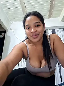 Snapshot of AnnaMil3J chatting on February 27, 10:43 pm AnnaMil3J online show from February 27, 10:43 pm